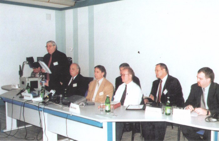 028 В.А. Вишневецкий открывает российско-американский семинар Обеспечение собственнной безопасности правоохранительных органов, февраль 2002 г.