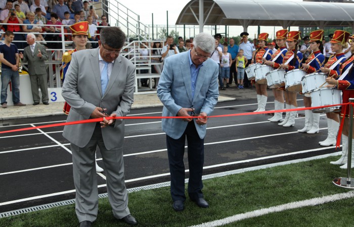 039 Начальник университета Игорь Калиниченко открывает спортивный комплекс университета вместе с мэром города Владимиром Евлановым, 1 июня 2014 года